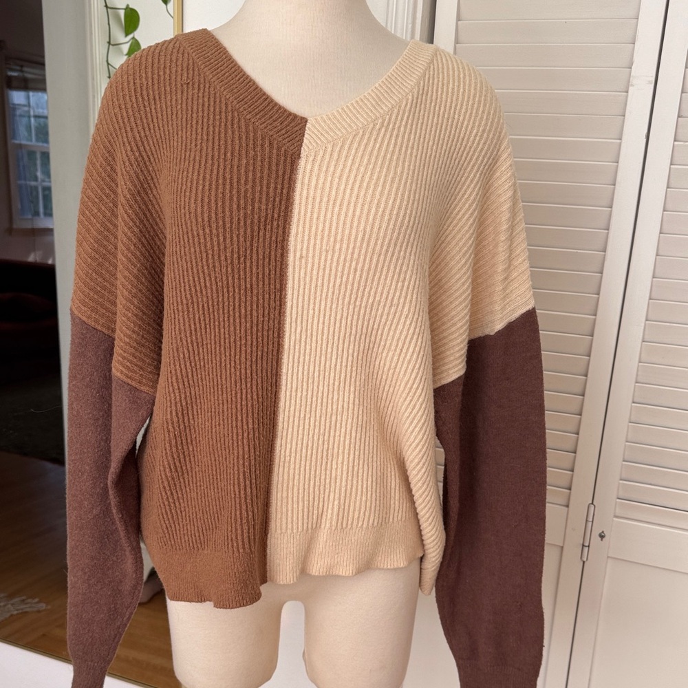 Neutral Colorblock V-Neck Sweater in Brown and Cream